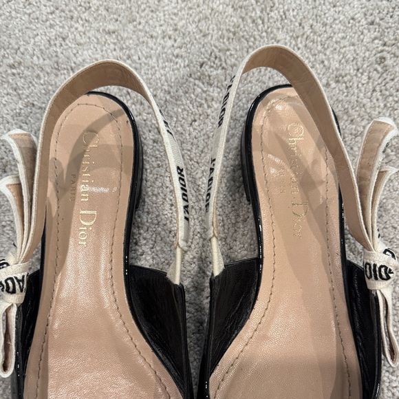 Dior J’Adior Black Patent Leather Pointed Slingback Flats with Logo Bow - Picture 4 of 8